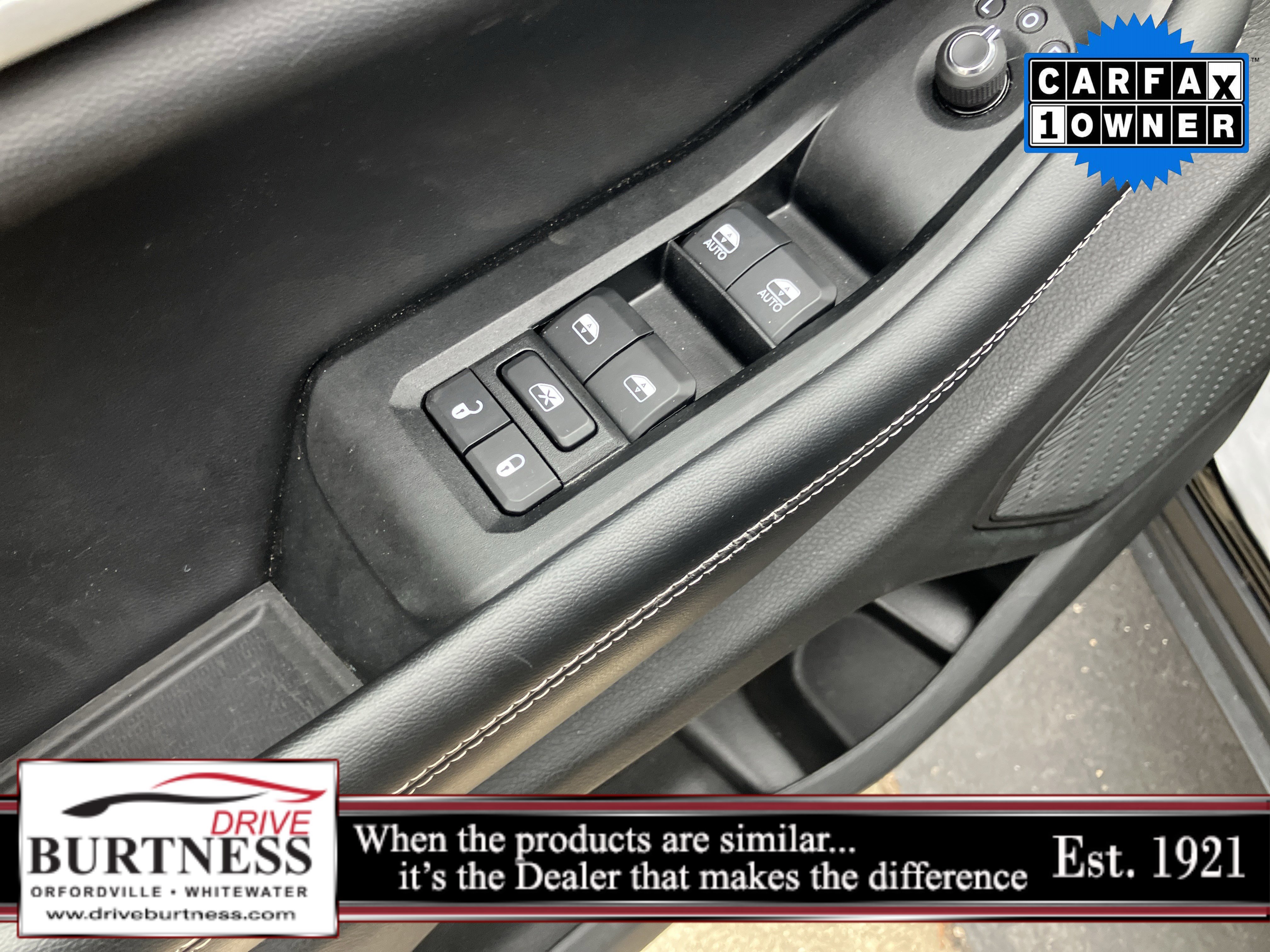 Used 2023 Jeep Grand Cherokee Limited w/ Black Appearance Package image 11