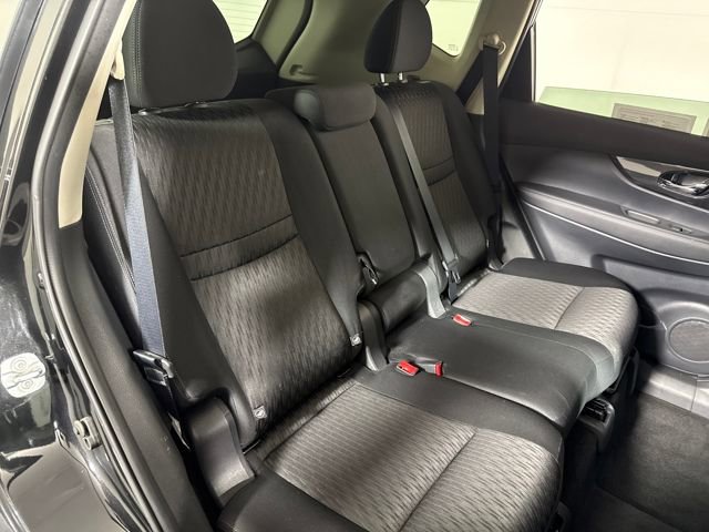 Used 2019 Nissan Rogue SV image 15