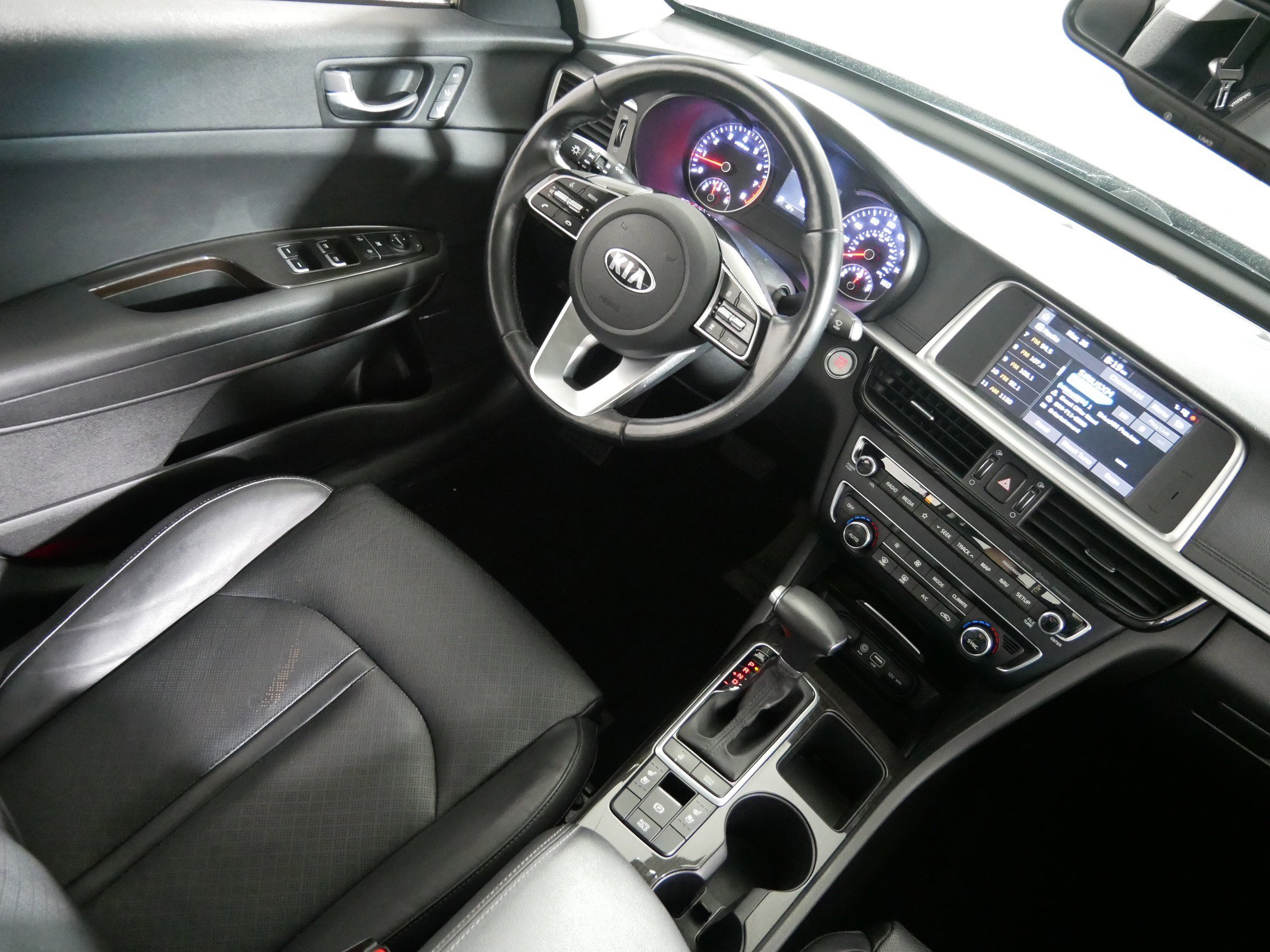 Used 2019 Kia Optima EX w/ EX Premium Package image 9