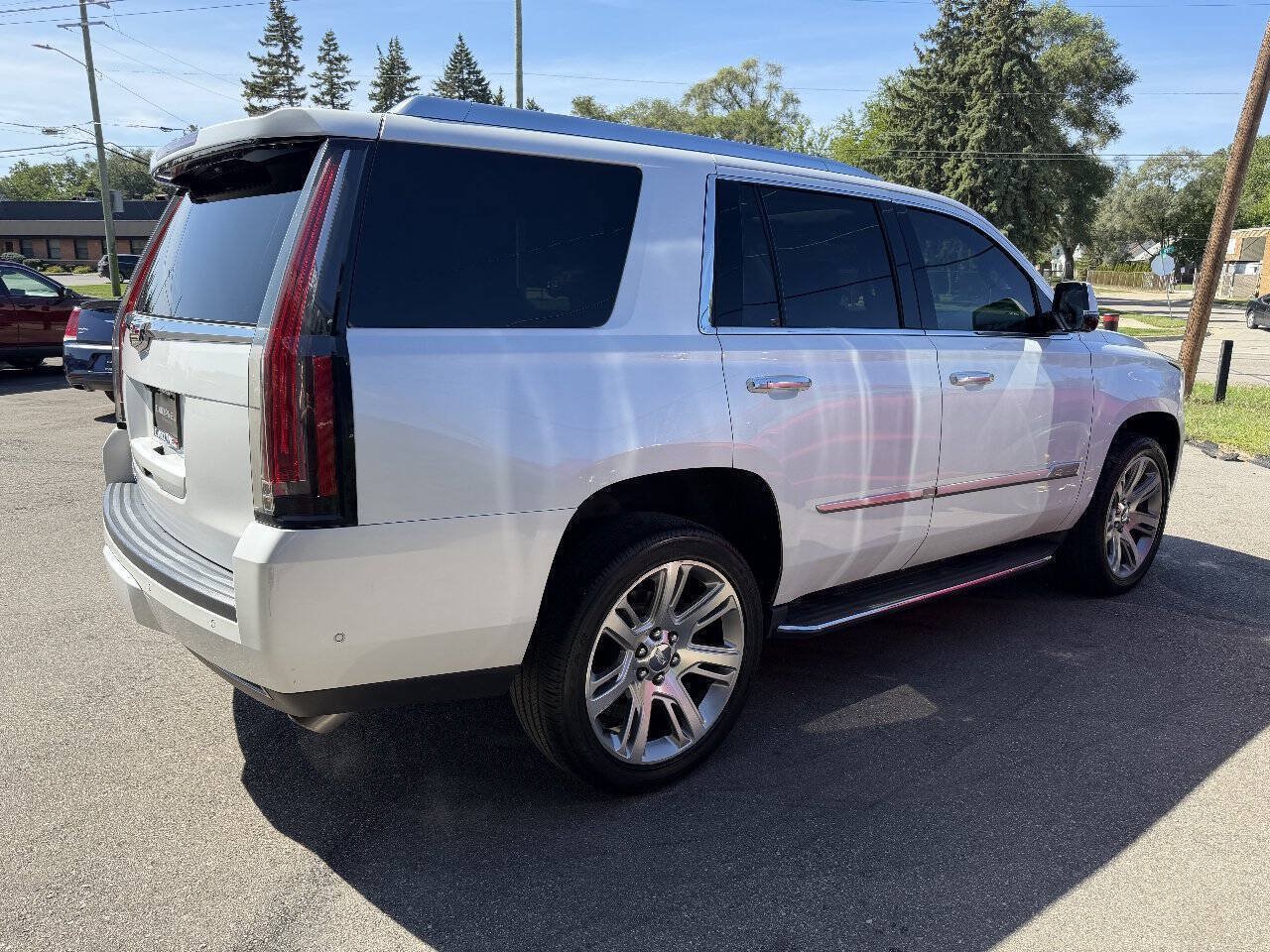 Used 2018 Cadillac Escalade Luxury AWD/4WD image 4