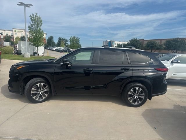 Used 2023 Toyota Highlander XLE AWD/4WD image 6