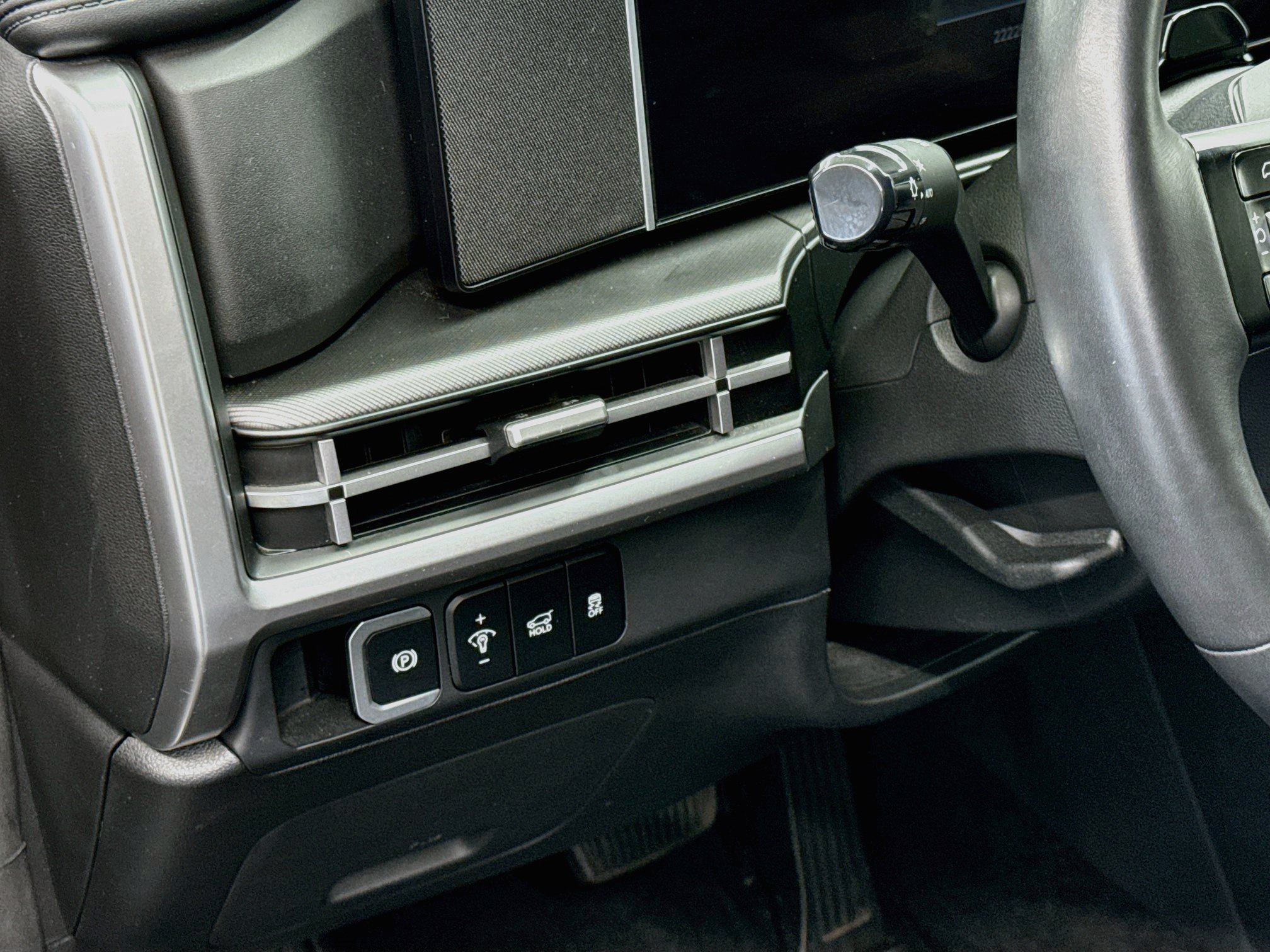 Used 2025 Hyundai Santa Fe SEL FWD image 17