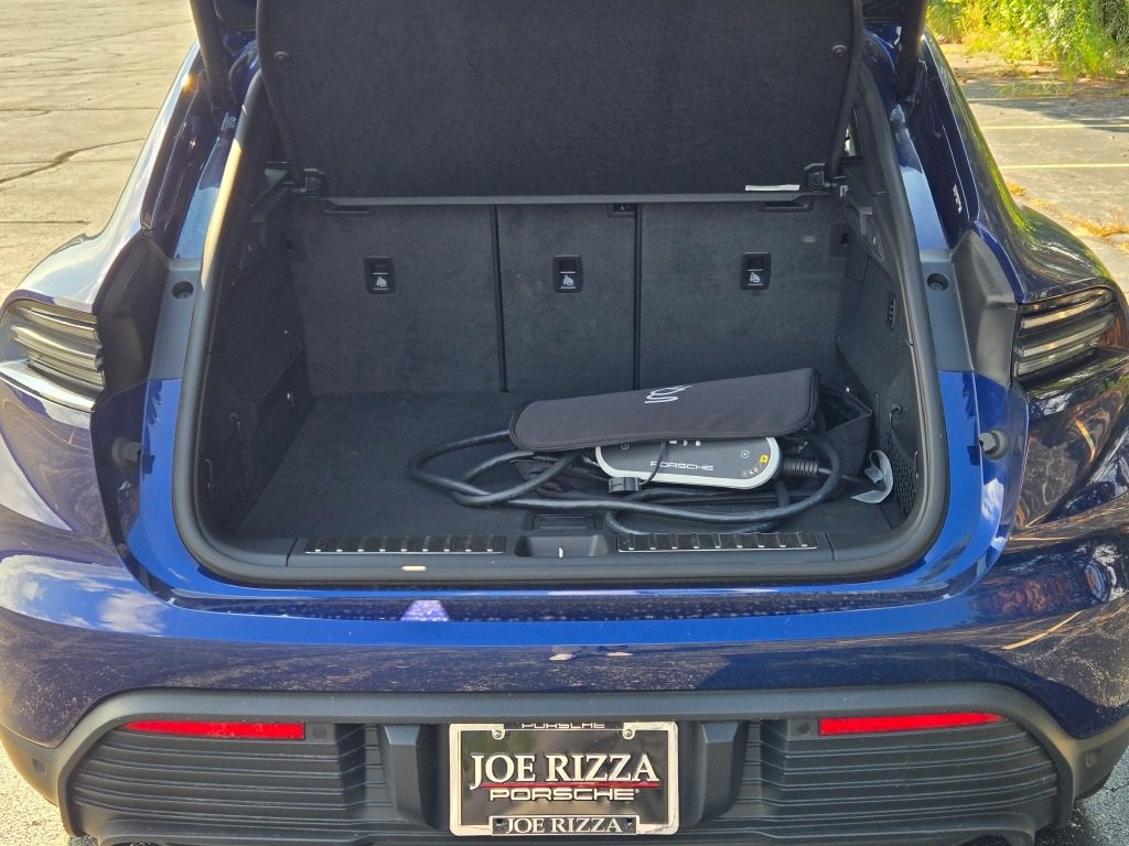 Used 2025 Porsche Macan Electric image 15