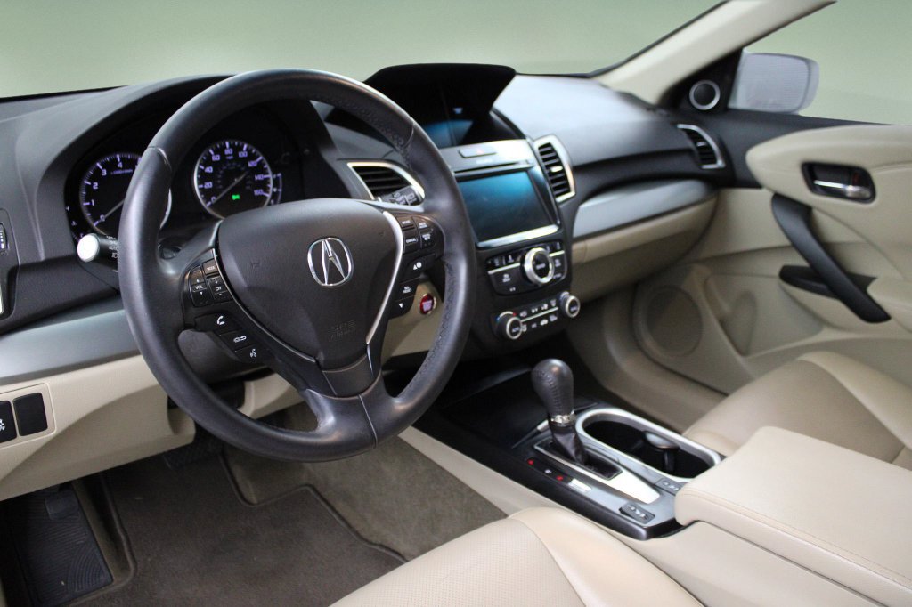 Used 2017 Acura RDX w/ Technology Package FWD image 2