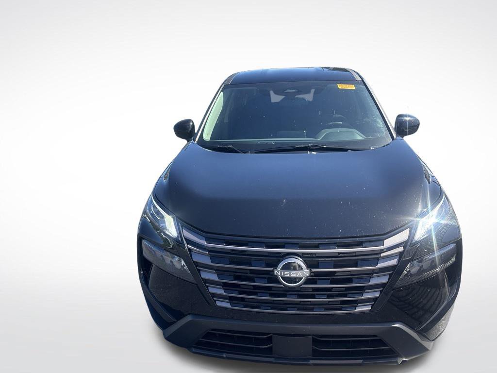 Certified 2026 Nissan Rogue SV AWD/4WD image 3
