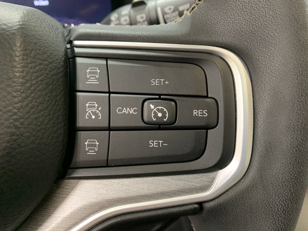 Used 2025 Jeep Wagoneer Series III w/ Premium Group I AWD/4WD image 27