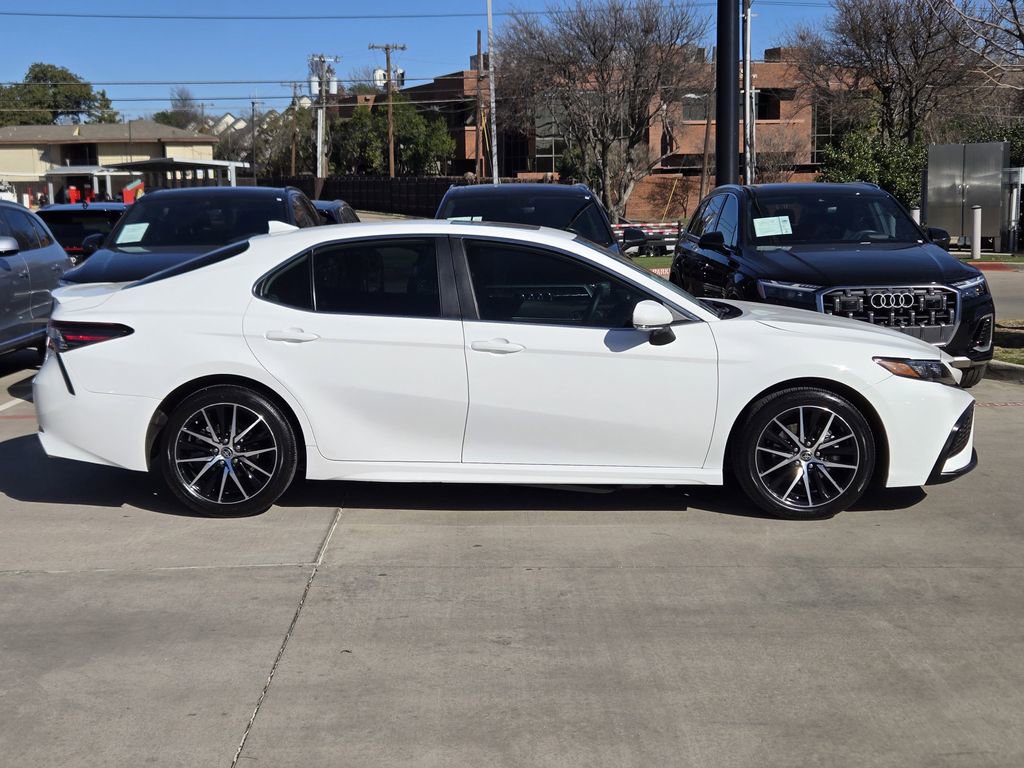 Used 2021 Toyota Camry SE image 5