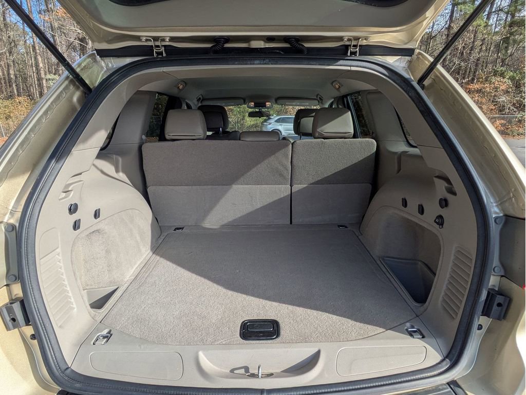 Used 2012 Jeep Grand Cherokee Laredo w/ Laredo E Group image 7