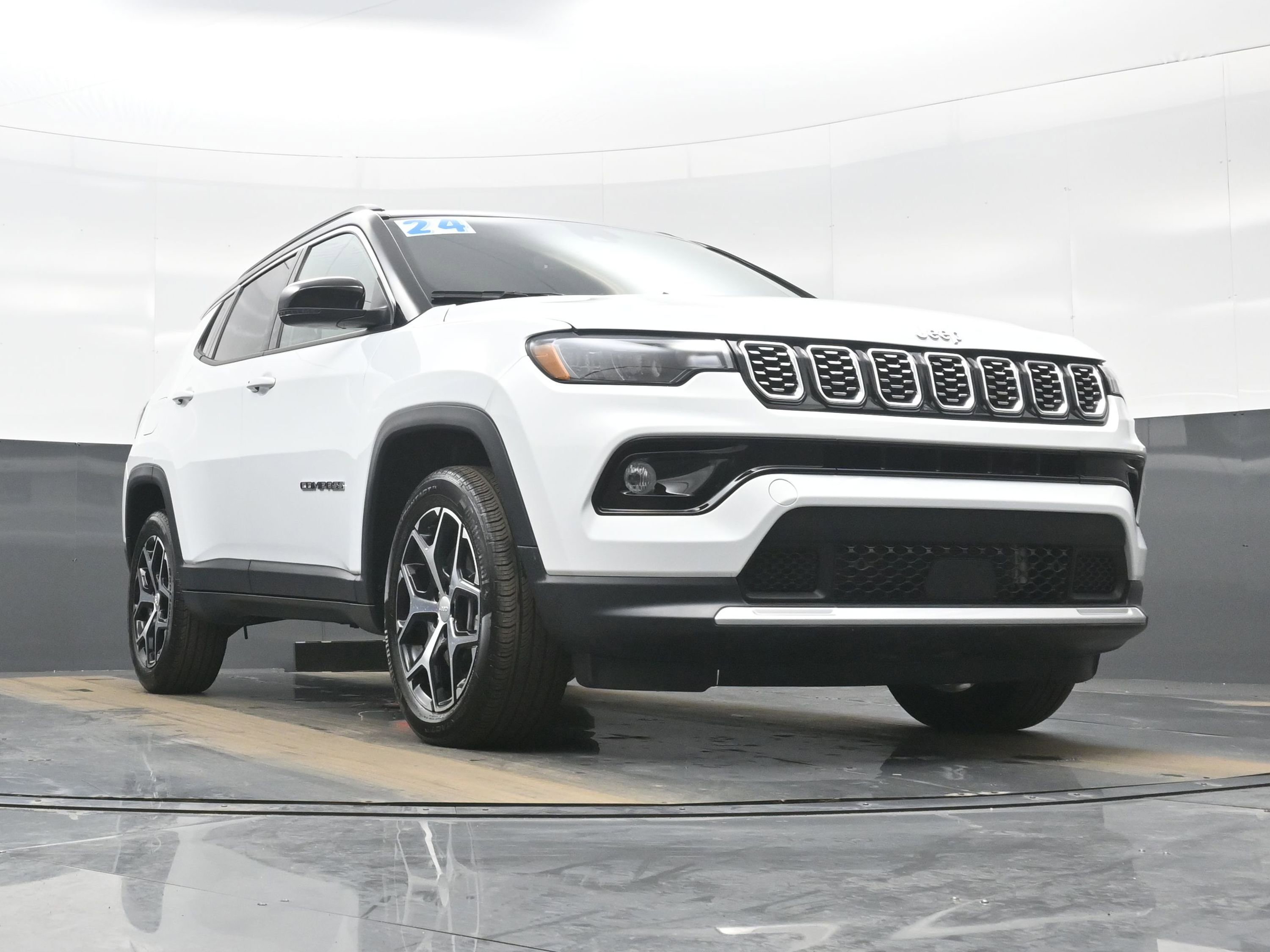 Used 2024 Jeep Compass Limited image 33
