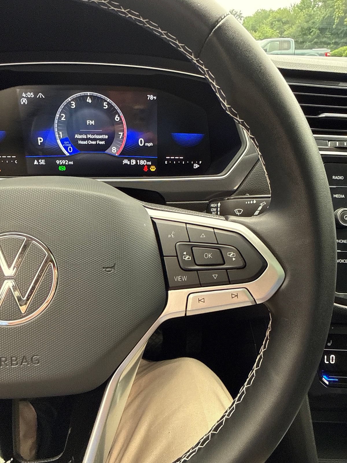 Used 2023 Volkswagen Tiguan SE w/ Panoramic Sunroof Package AWD/4WD image 11