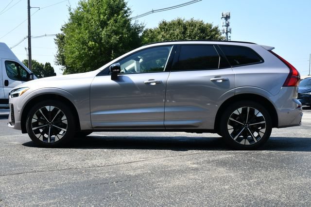 Certified 2026 Volvo XC60 B5 Plus AWD/4WD image 2