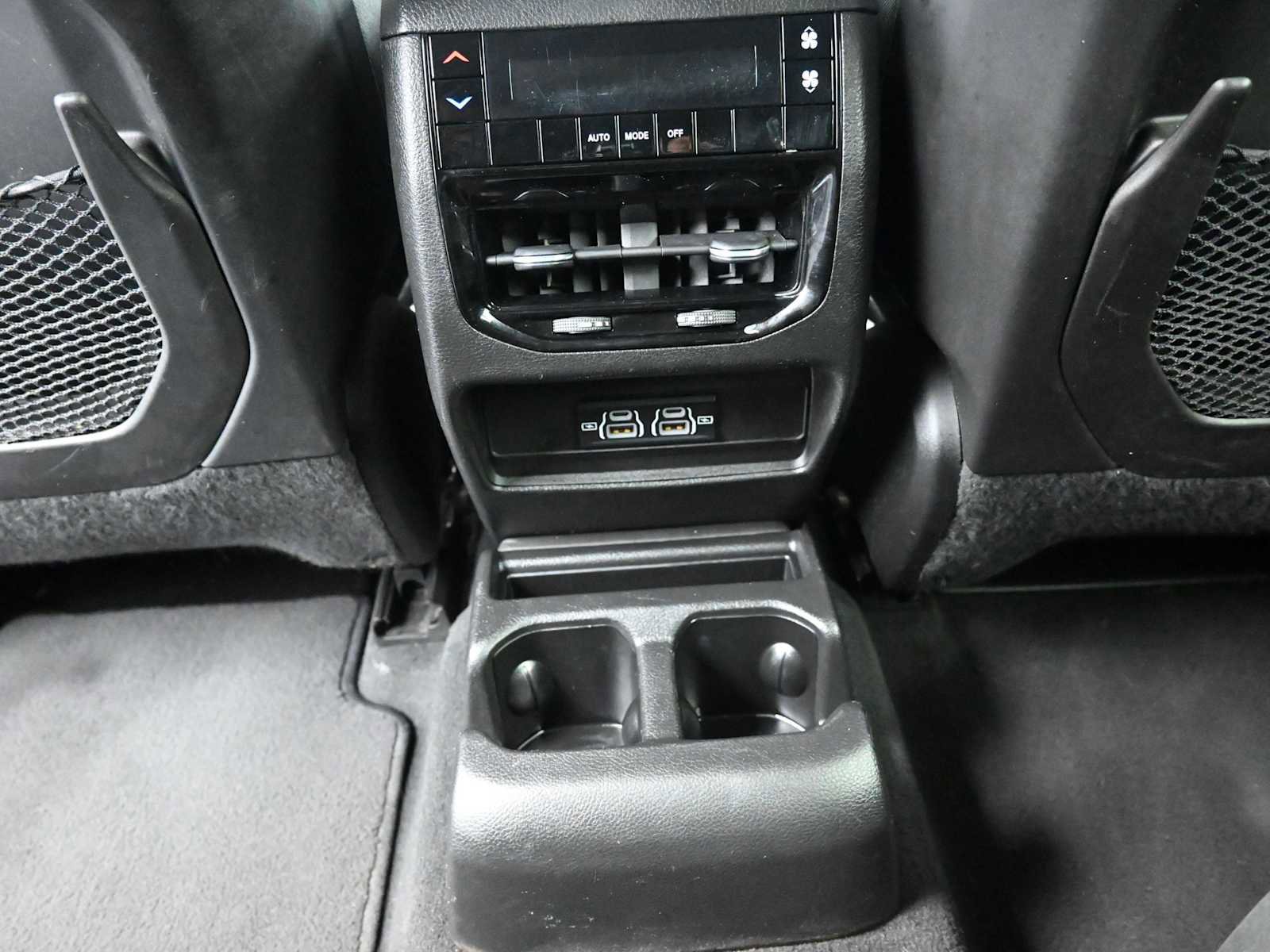 Used 2023 Jeep Grand Cherokee L Laredo image 33