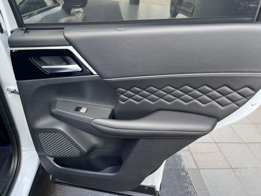 New 2025 Mitsubishi Outlander SEL Black Edition image 29