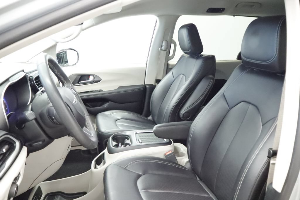 Certified 2024 Chrysler Pacifica Touring-L FWD image 21