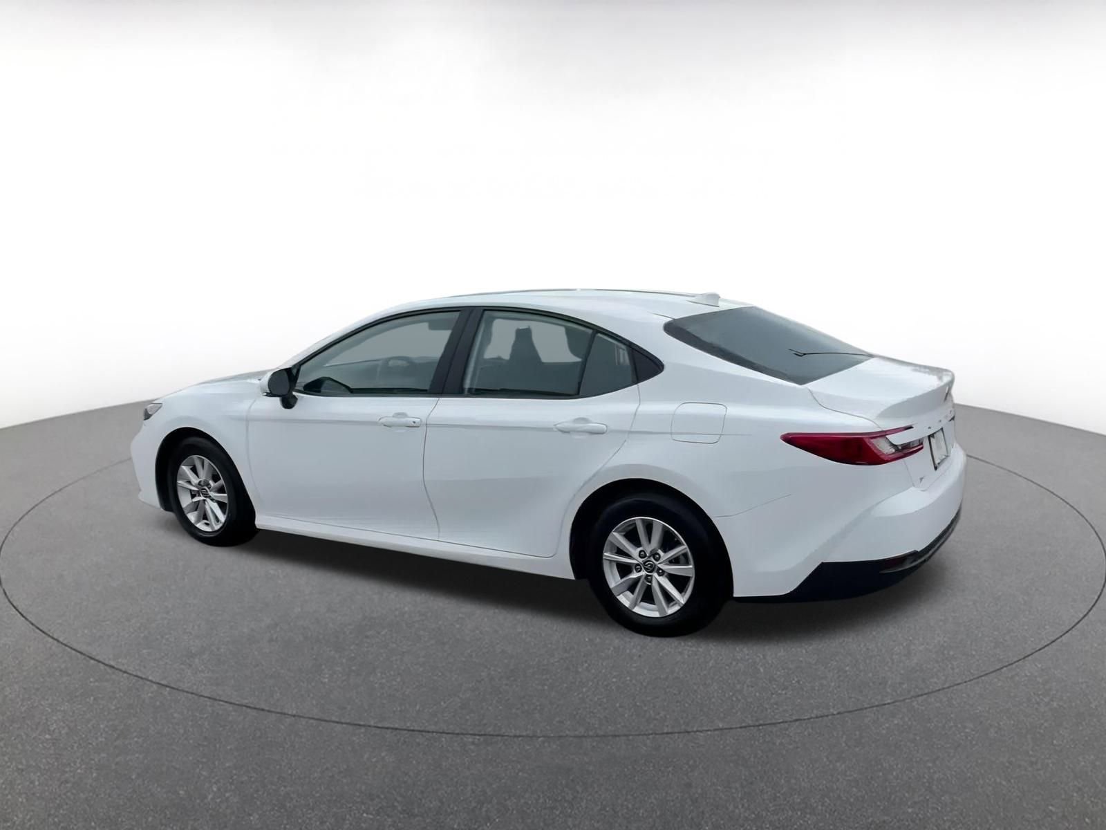 Used 2025 Toyota Camry LE image 10