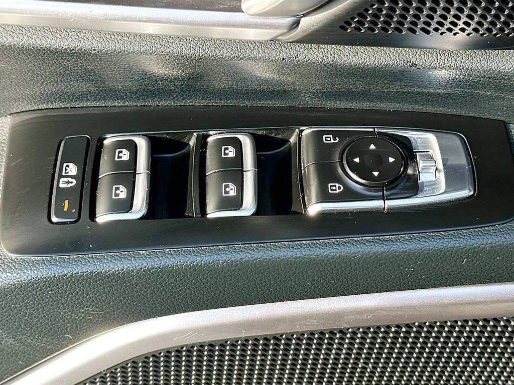 Certified 2025 Kia Telluride LX image 18