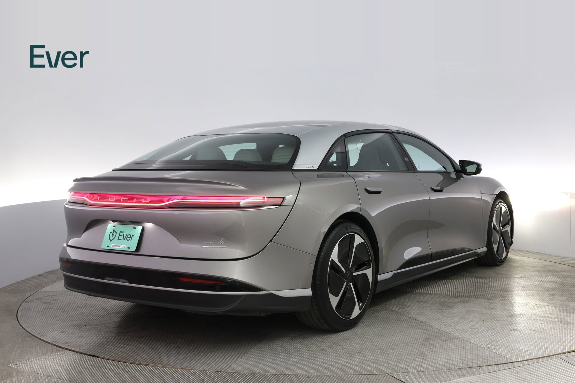 Used 2023 Lucid Air Touring image 3