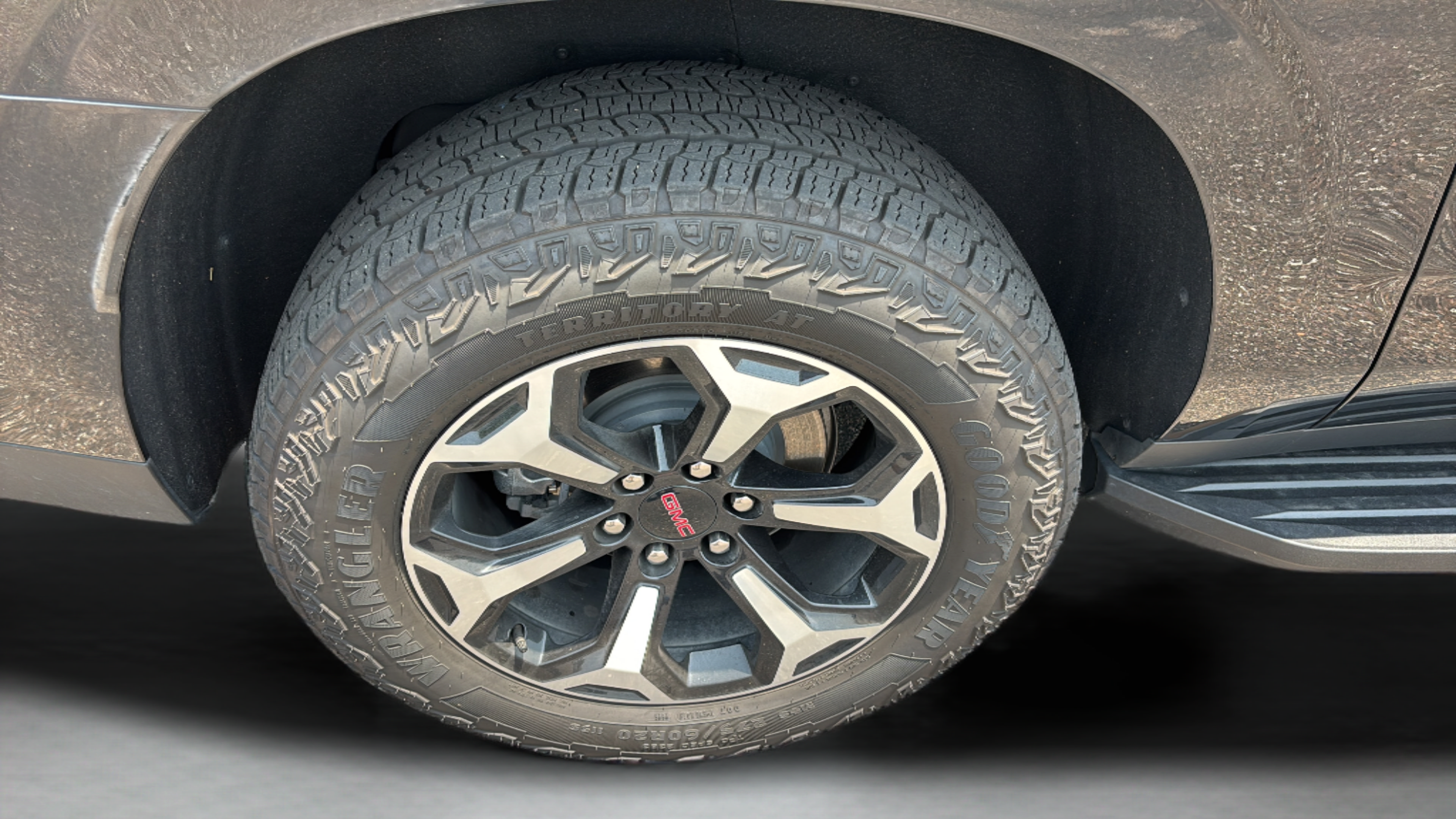 Used 2025 GMC Yukon XL AT4 AWD/4WD image 38