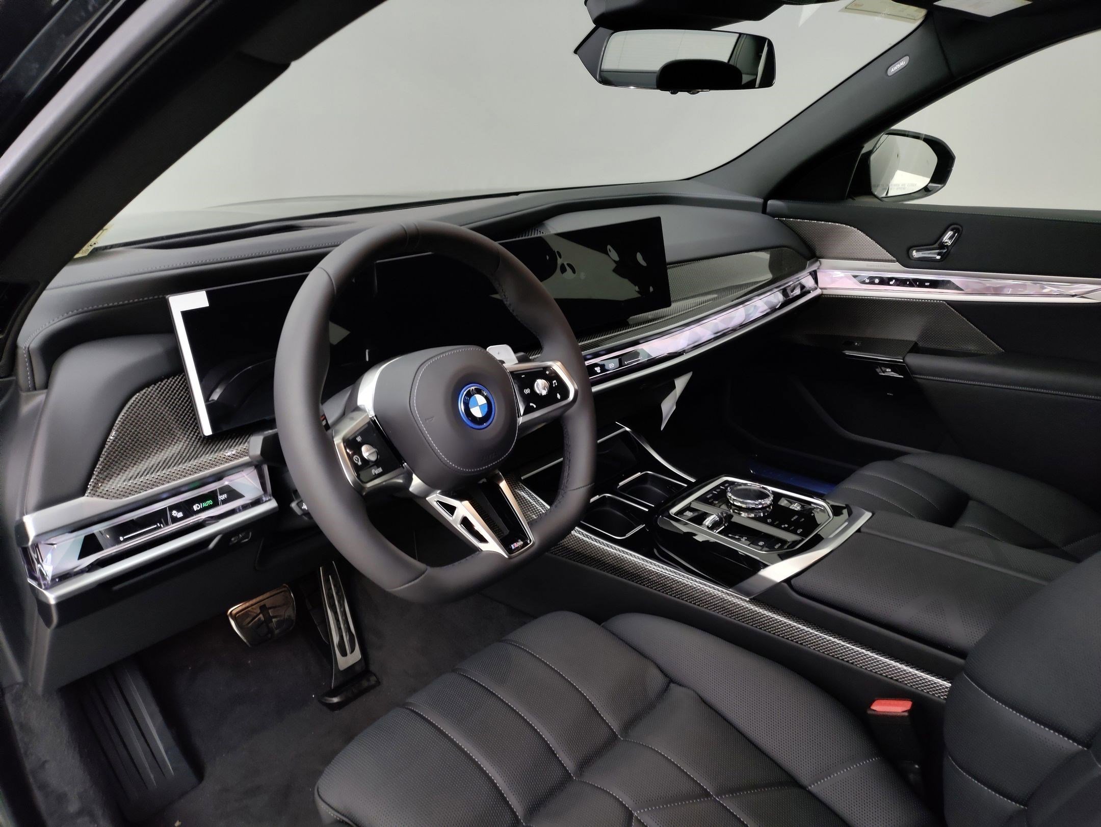 New 2026 BMW 750e xDrive image 13