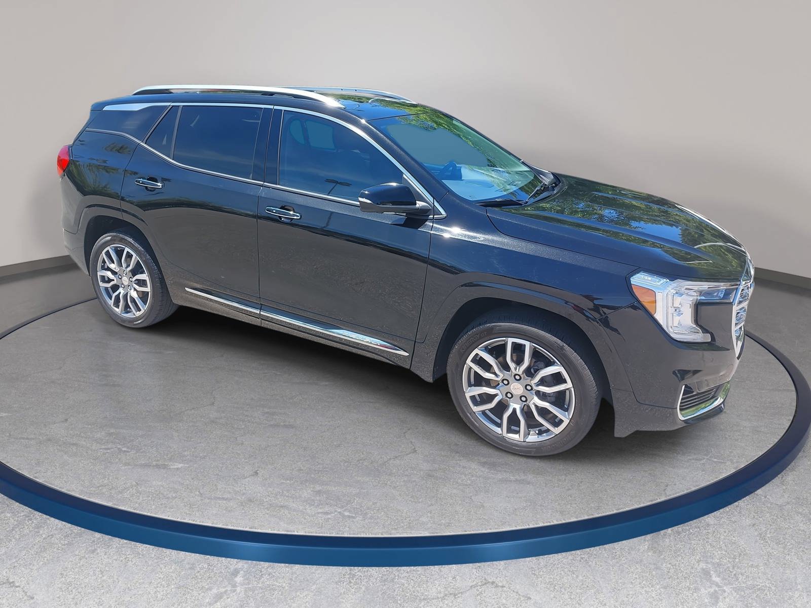 Used 2024 GMC Terrain Denali w/ Denali Premium Package AWD/4WD image 3