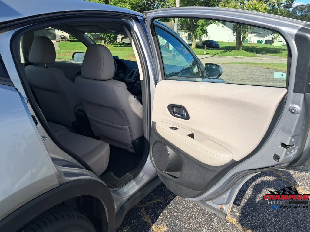 Used 2017 Honda HR-V LX image 19