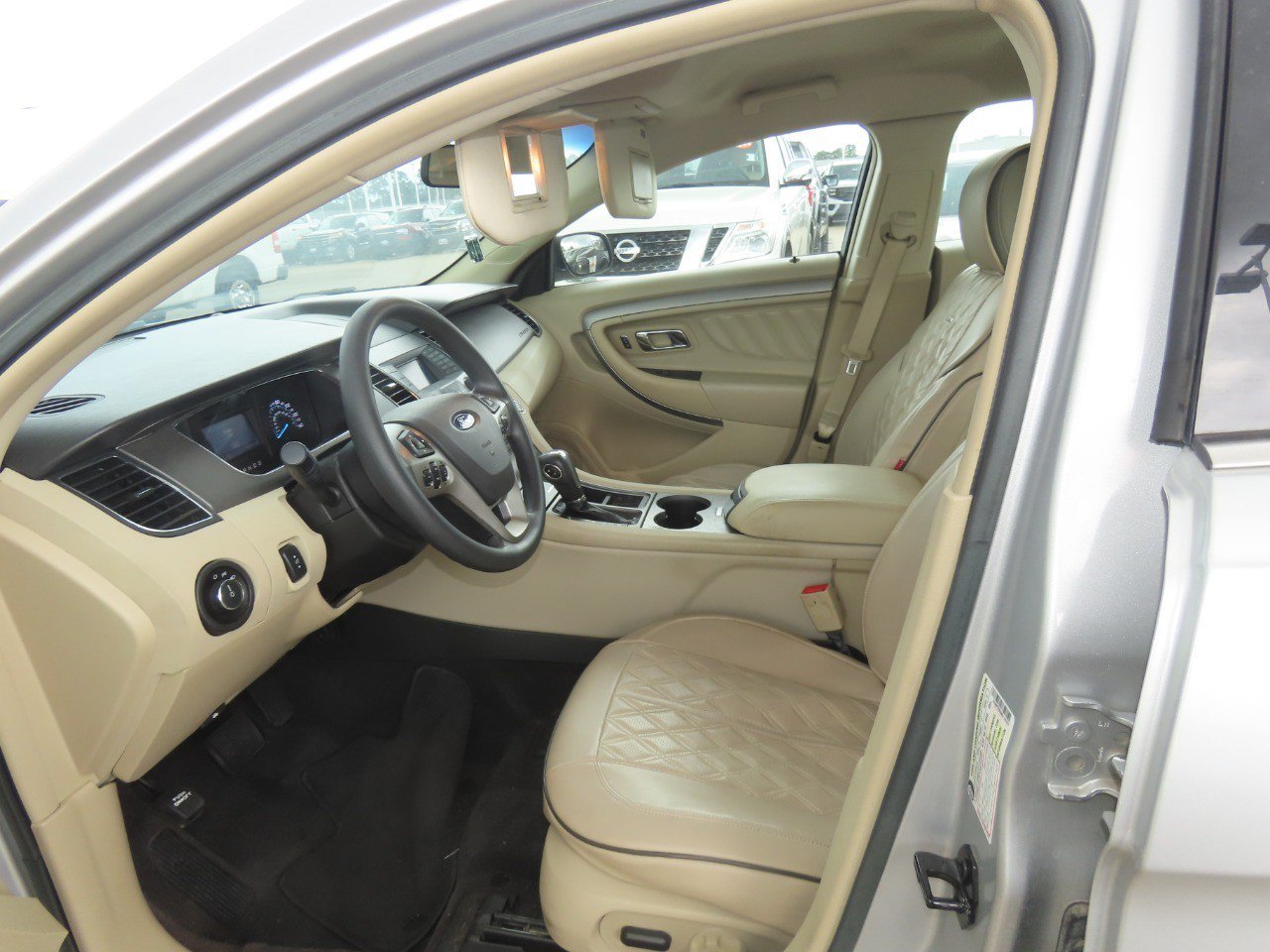 Used 2017 Ford Taurus SE FWD image 24