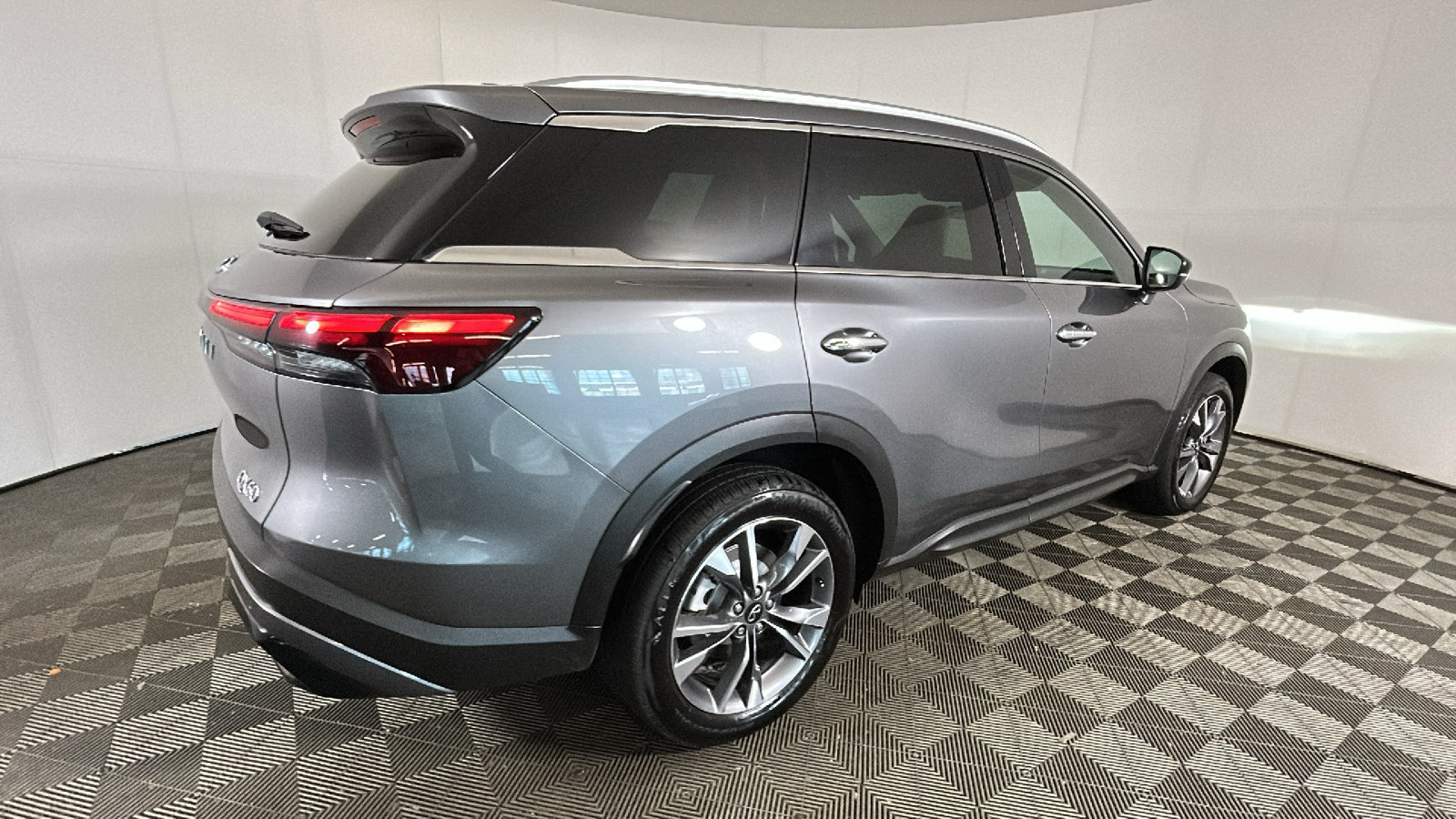 Used 2024 INFINITI QX60 Luxe AWD/4WD image 2