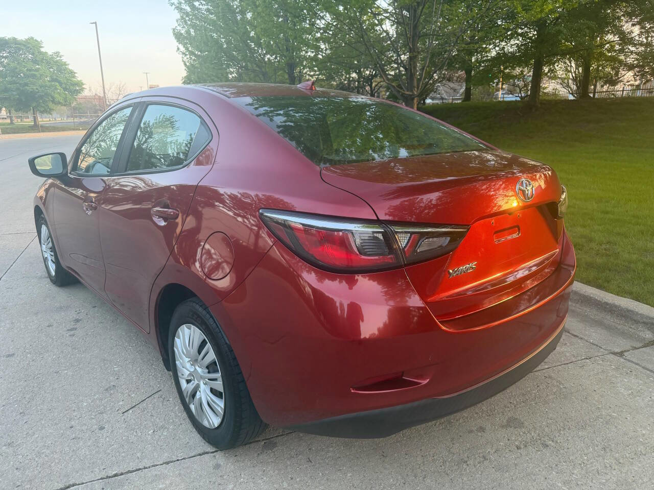 Used 2019 Toyota Yaris L FWD image 4
