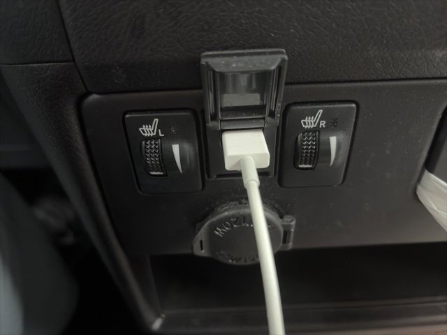 Used 2019 Toyota Sienna Limited image 11