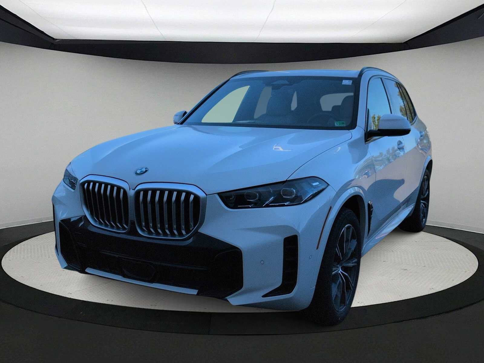 Used 2026 BMW X5 xDrive40i w/ M Sport Package AWD/4WD image 4