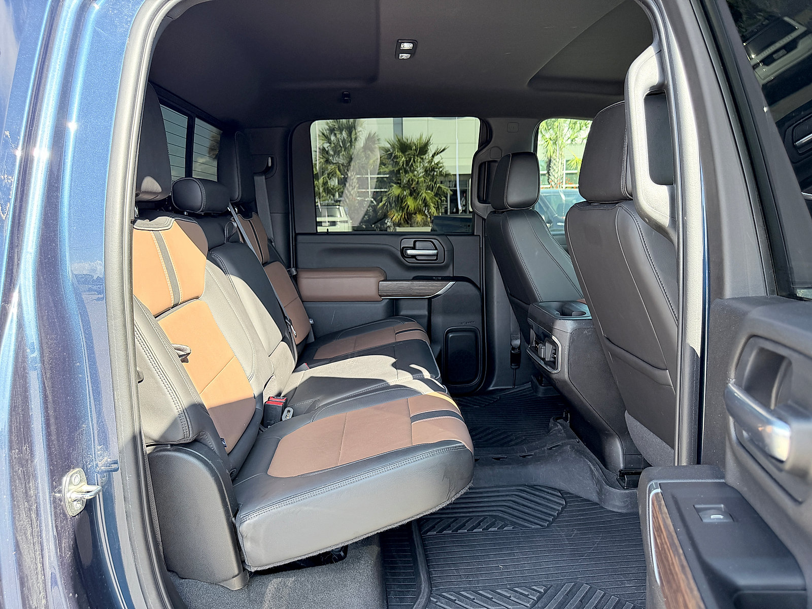 Used 2022 Chevrolet Silverado 2500 High Country w/ Technology Package AWD/4WD image 15
