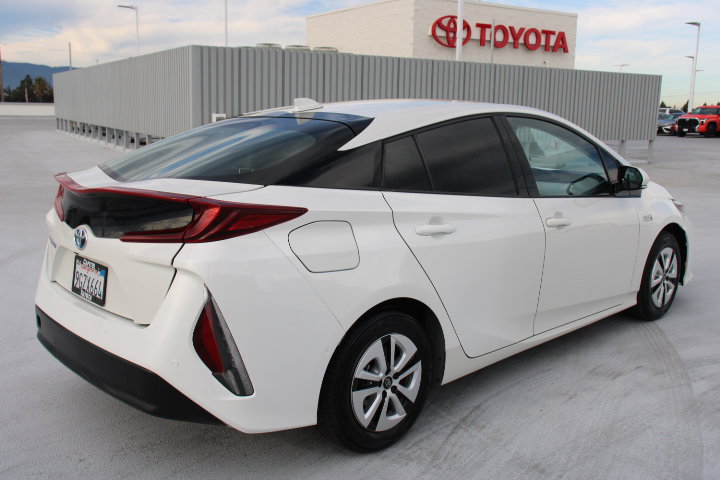 Used 2018 Toyota Prius Prime Advanced image 3