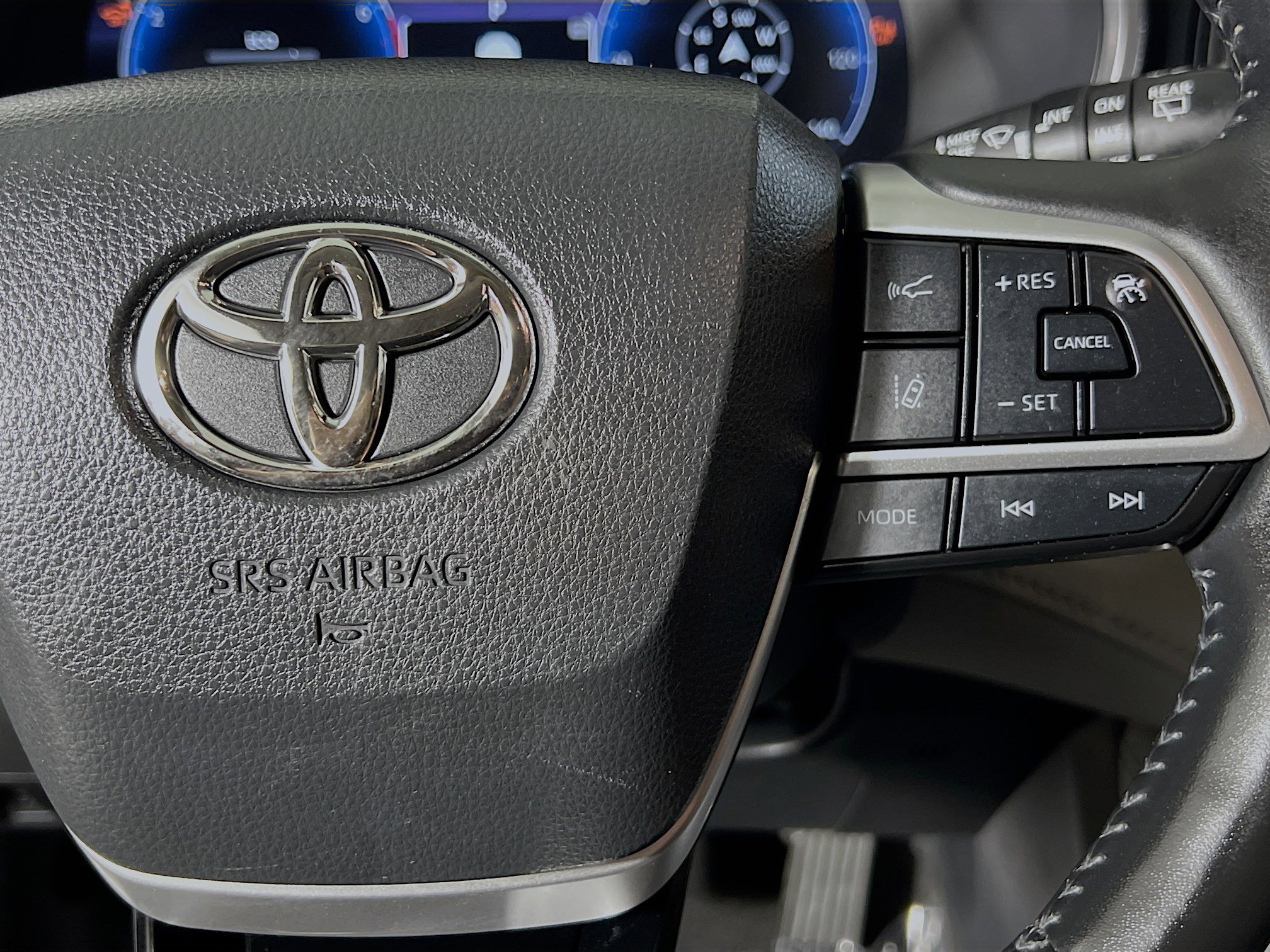 Used 2023 Toyota Highlander Limited FWD image 20