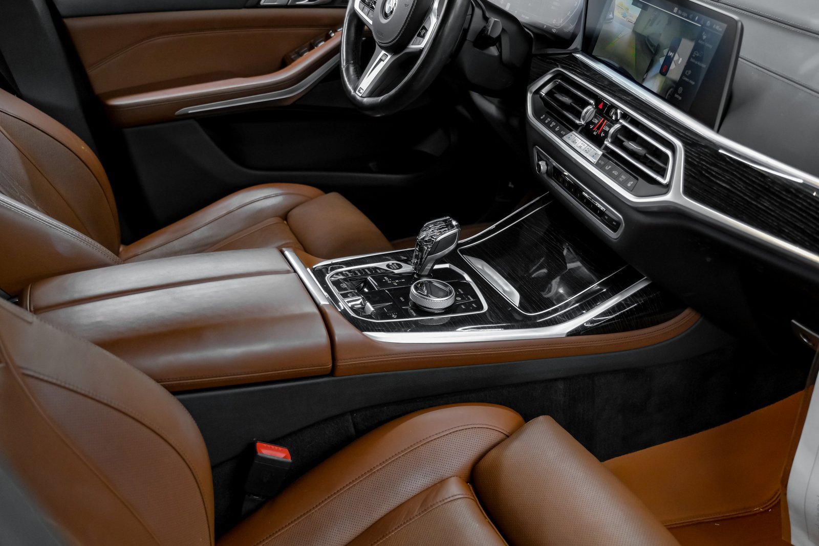 Used 2022 BMW X7 M50i w/ Executive Package image 28