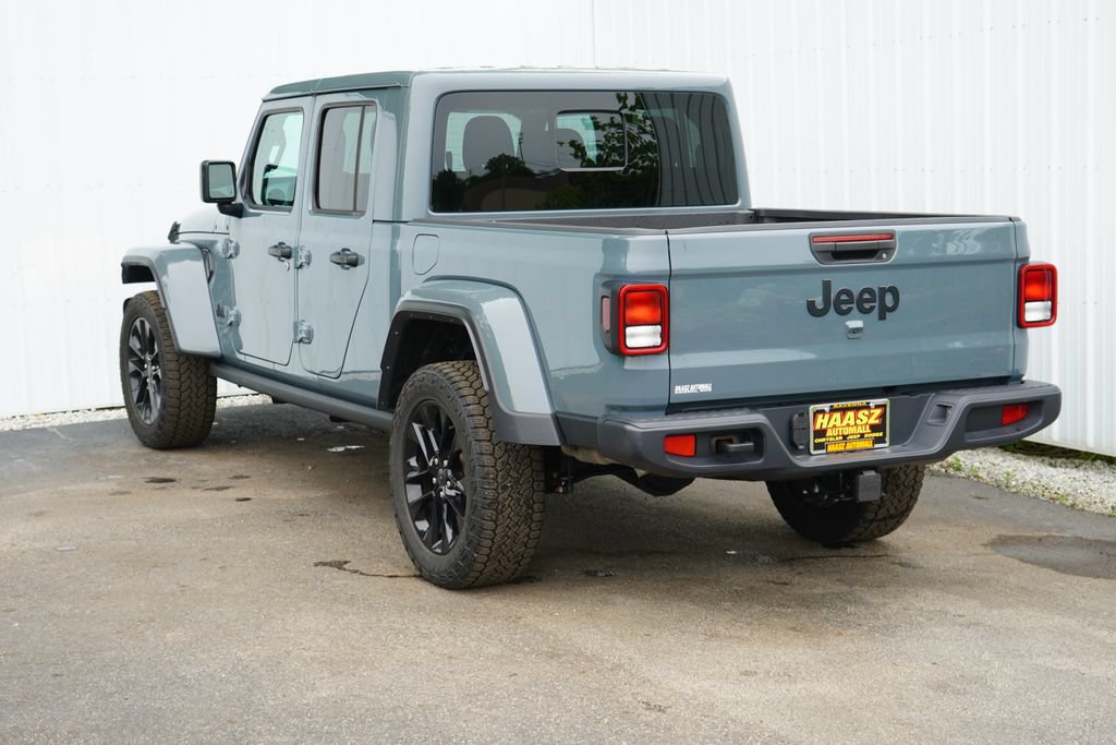 Used 2024 Jeep Gladiator Sport AWD/4WD image 4