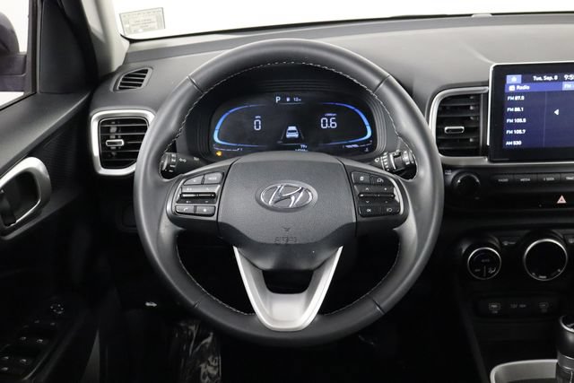 Used 2025 Hyundai Venue SEL FWD image 7