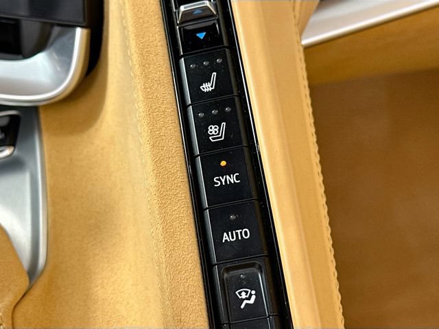Used 2023 Chevrolet Corvette Stingray Premium Conv w/ Z51 Performance Package RWD image 20