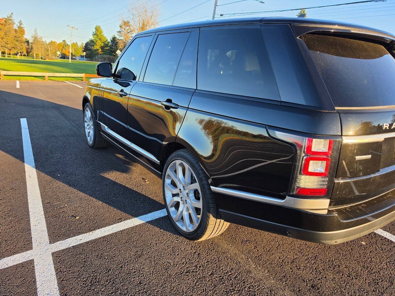 Used 2016 Land Rover Range Rover Supercharged AWD/4WD image 3