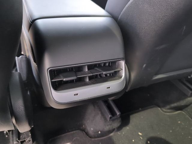 Used 2023 Tesla Model Y Long Range AWD/4WD image 23
