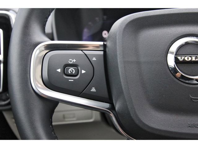 Used 2025 Volvo XC40 B5 Plus w/ Protection Package Premier image 18