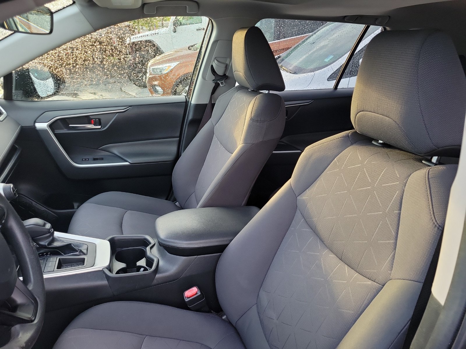 Used 2019 Toyota RAV4 XLE w/ Convenience Package FWD image 11