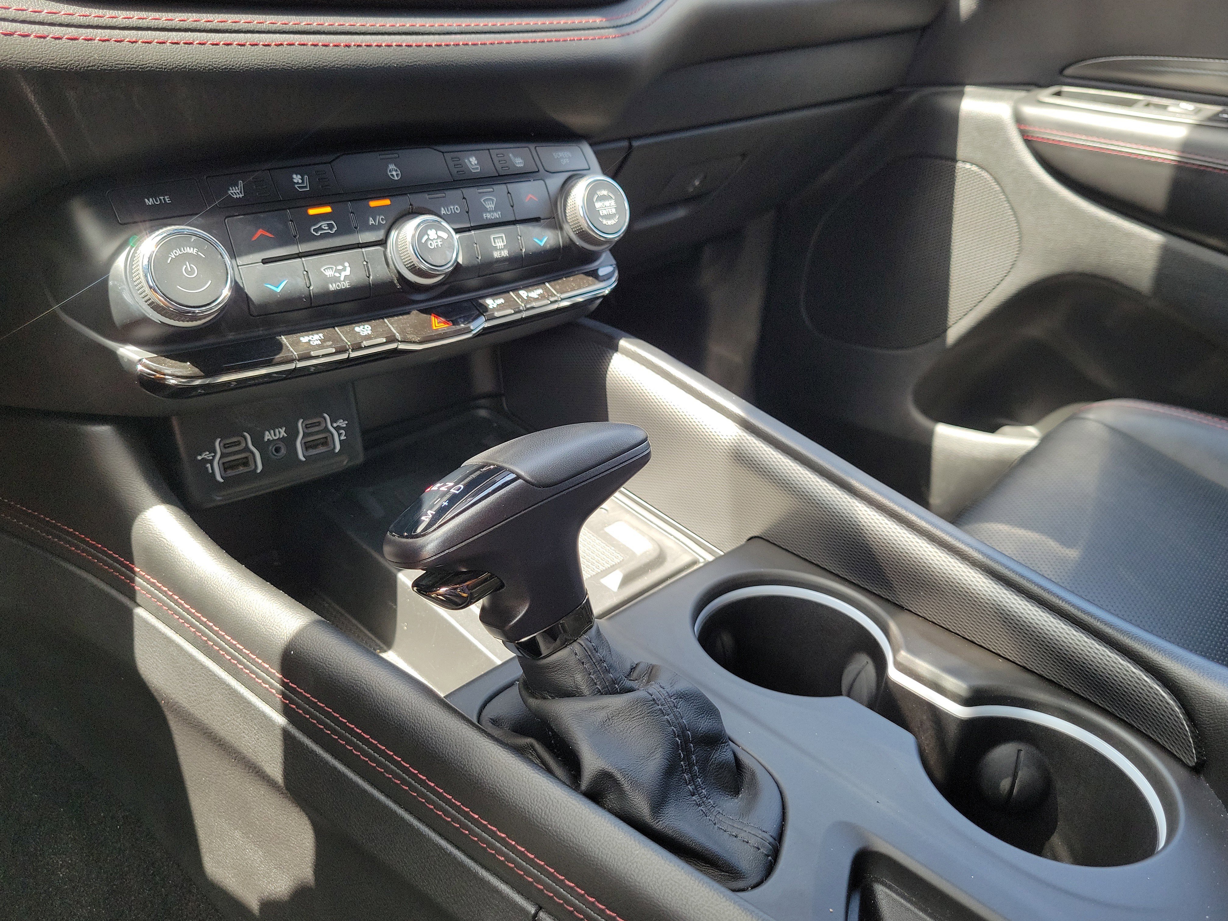 Used 2022 Dodge Durango R/T w/ Blacktop Package AWD/4WD image 27