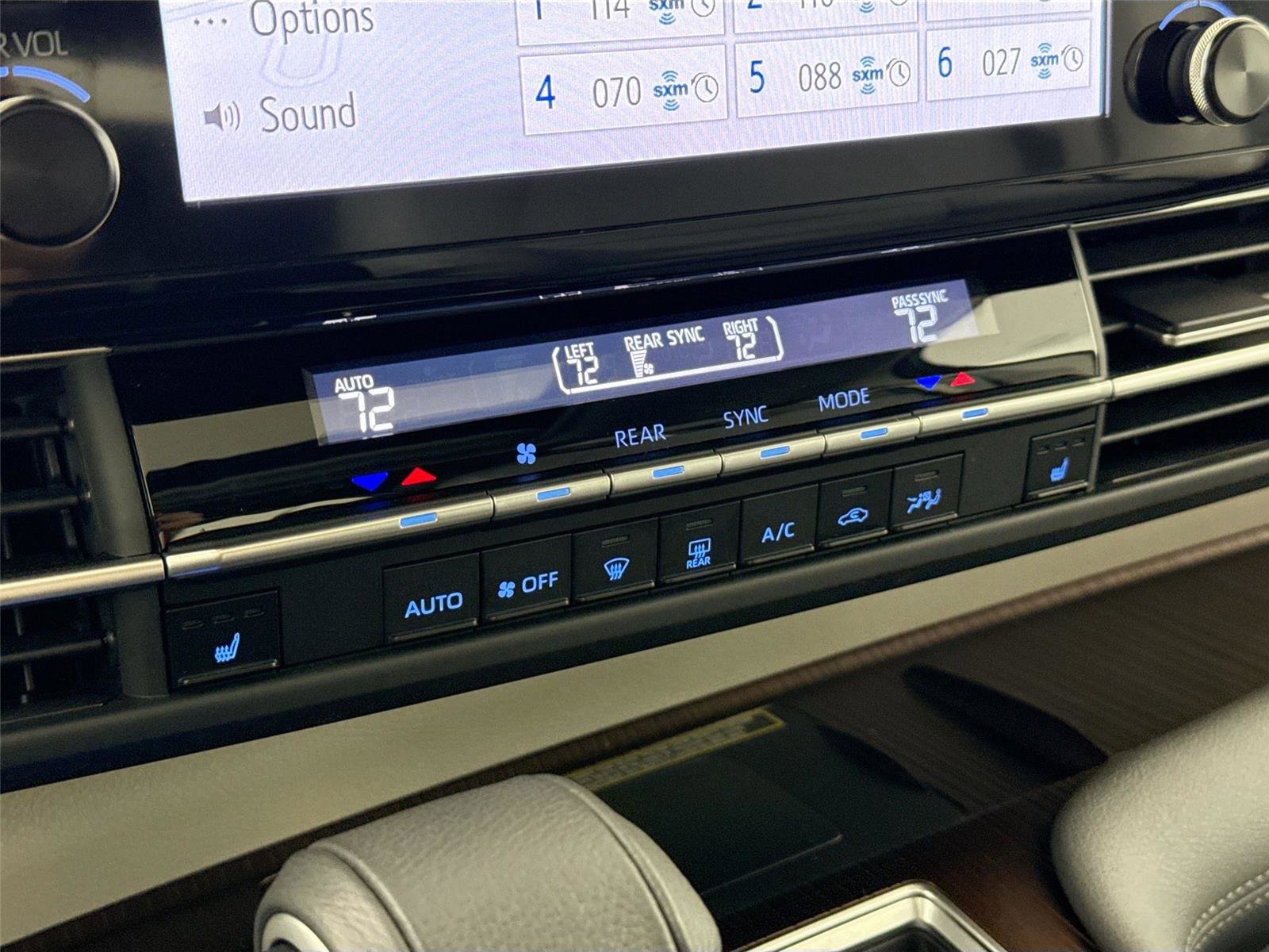 Certified 2023 Toyota Sienna XLE image 28