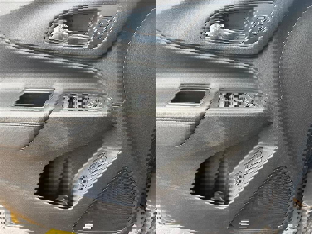 Used 2018 Chevrolet Equinox Premier image 13