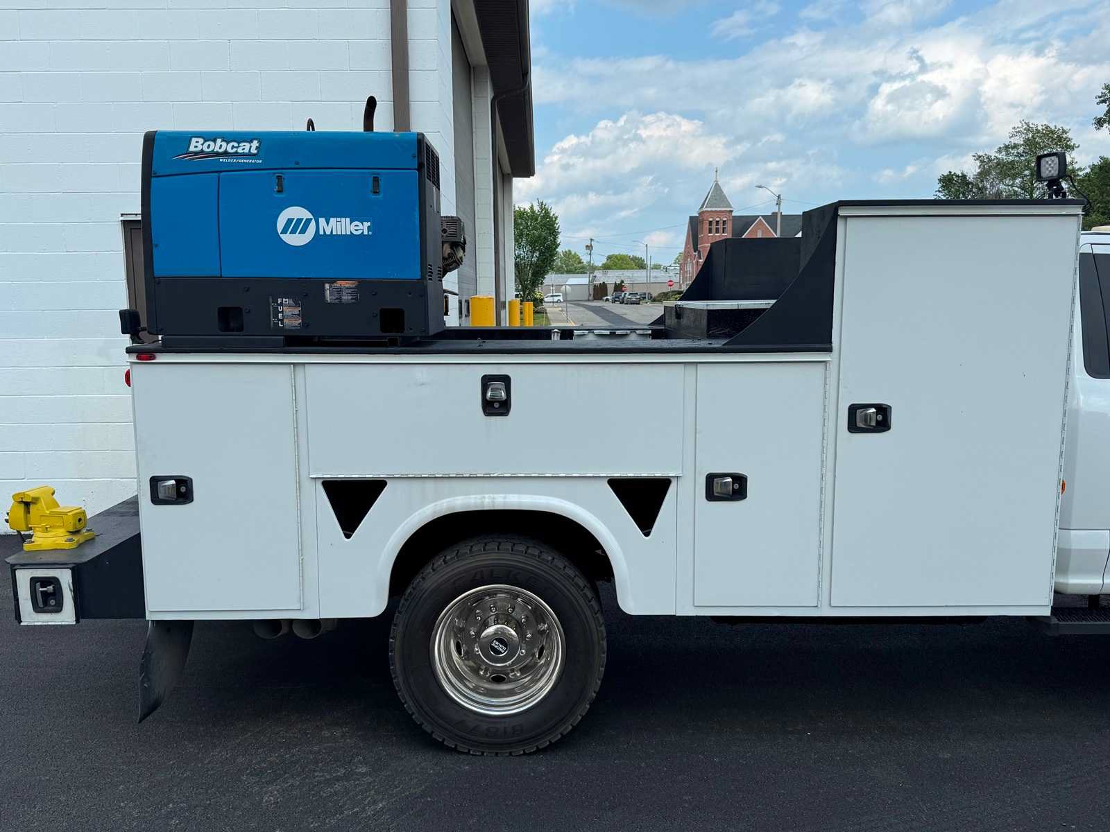 Used 2017 Ford F550 4x4 Regular Cab Super Duty image 12