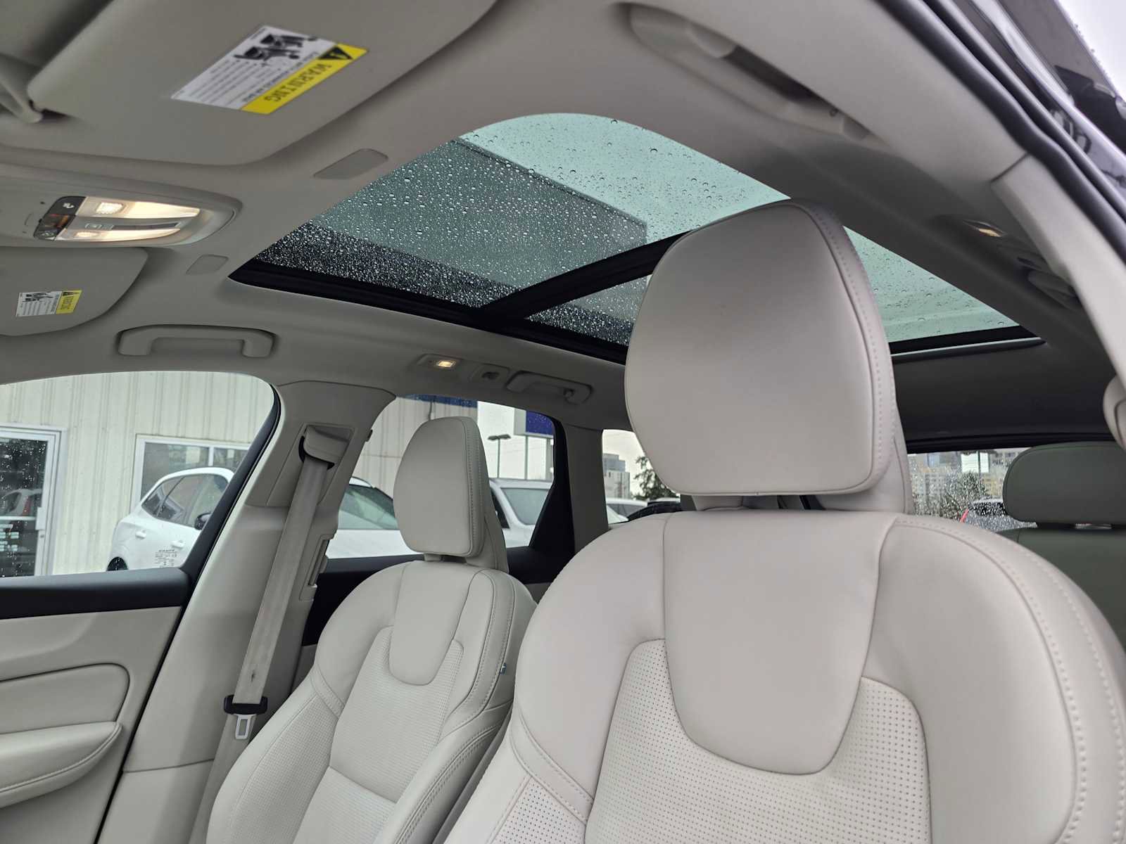 Certified 2023 Volvo XC60 B5 Ultimate w/ Climate Package image 22