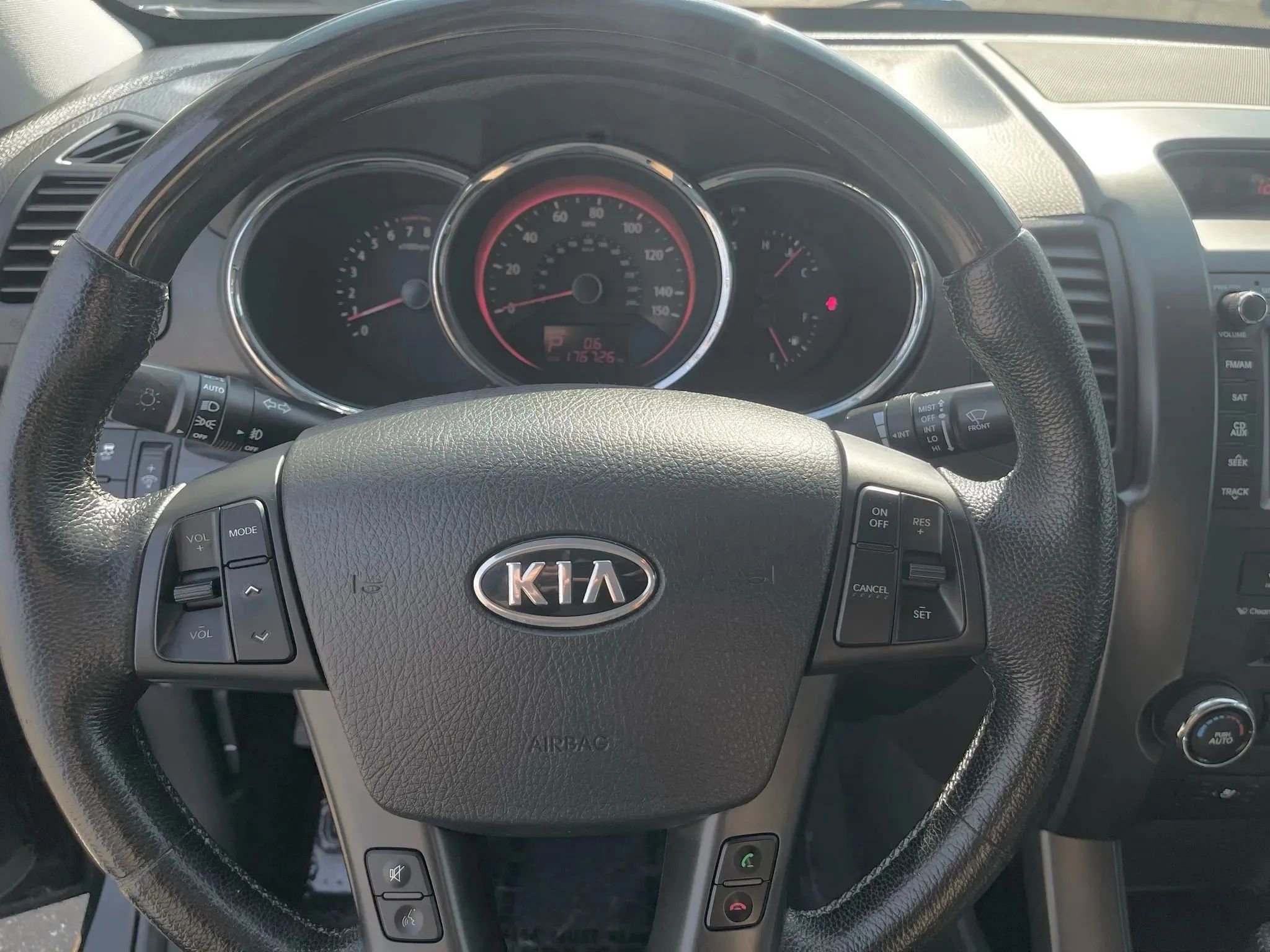 Used 2012 Kia Sorento SX image 11