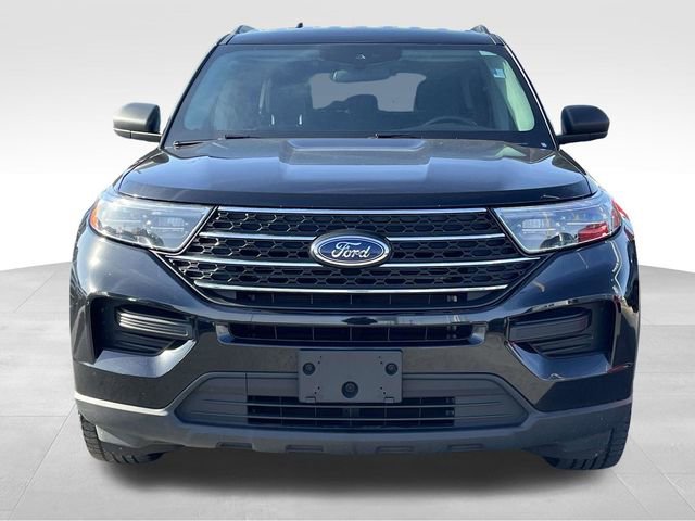 Used 2022 Ford Explorer XLT image 2