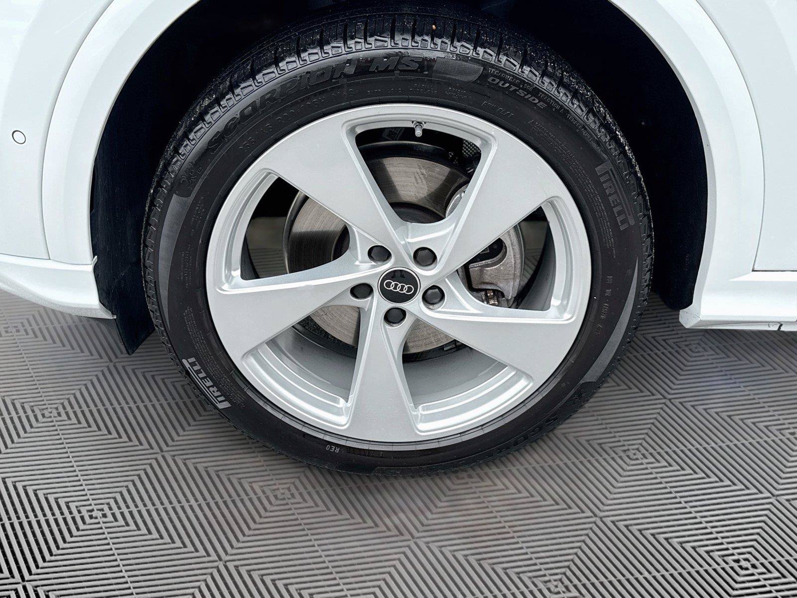 Certified 2025 Audi Q5 Premium AWD/4WD image 33