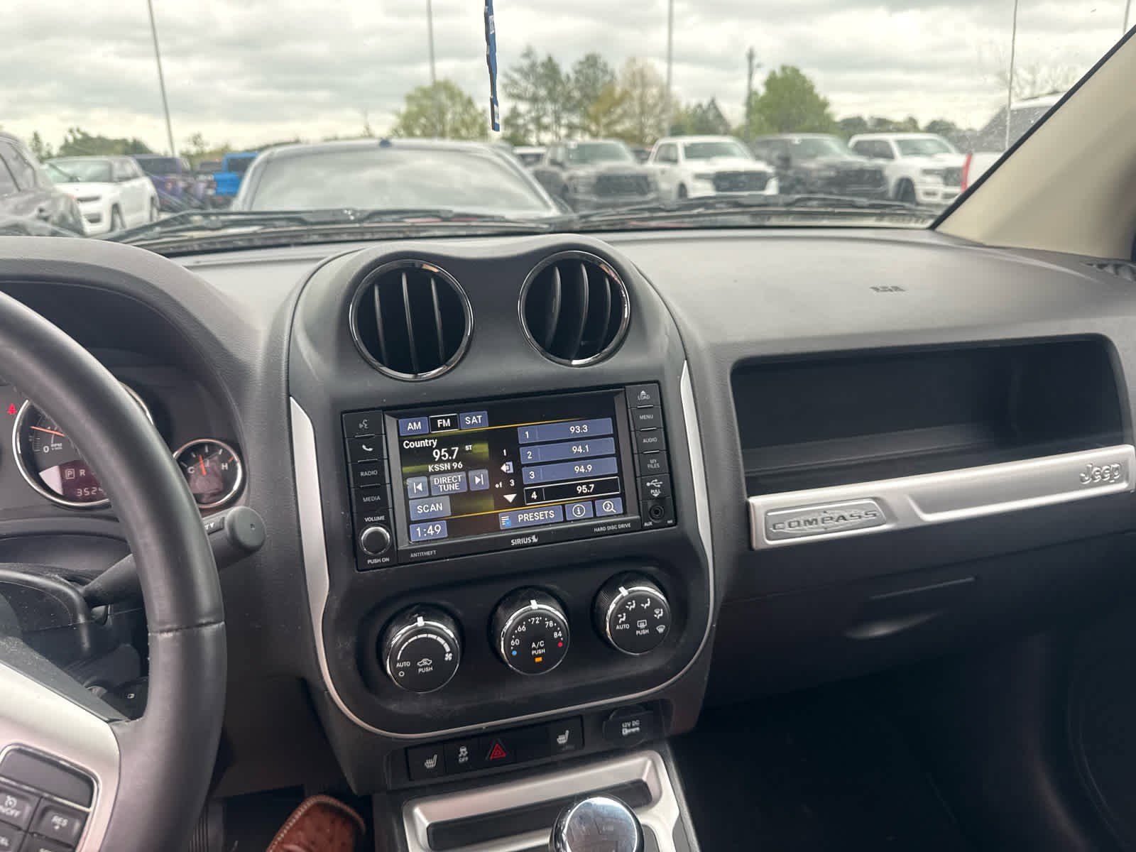 Used 2015 Jeep Compass Limited w/ Sun/Sound Group image 7